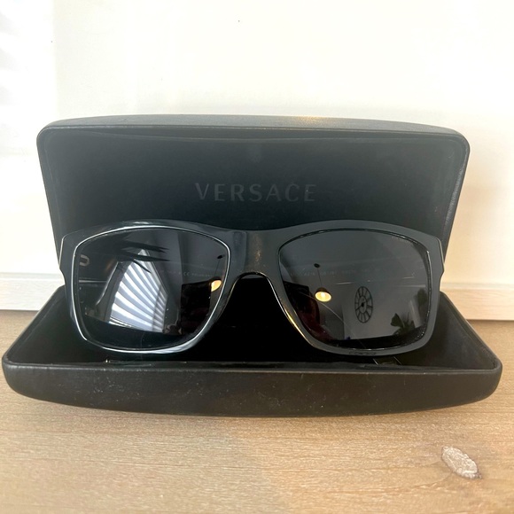 Versace Sunglasses model 4216 - Picture 3 of 9